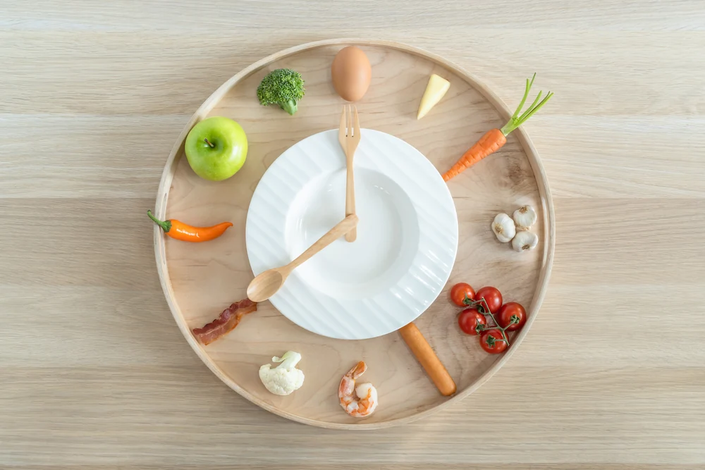 Promoting regular mealtime schedules