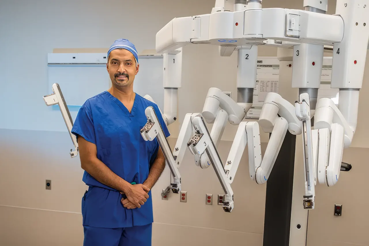 dr atwa with davinci robotic surgery device